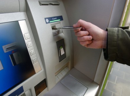 Mesin ATM menggunakan penyegerakan NTP untuk Transaksi Harian